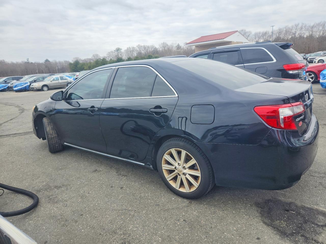 2013 TOYOTA CAMRY XLE photo 4
