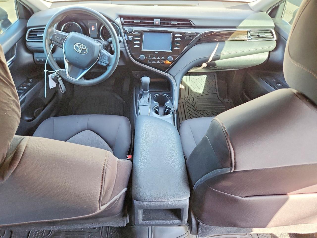 2020 TOYOTA CAMRY LE photo 8