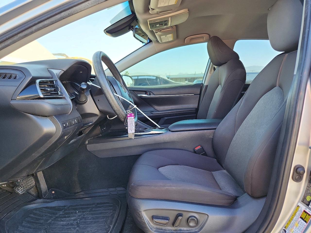2020 TOYOTA CAMRY LE photo 7