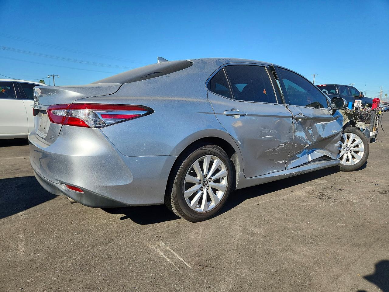 2020 TOYOTA CAMRY LE photo 3