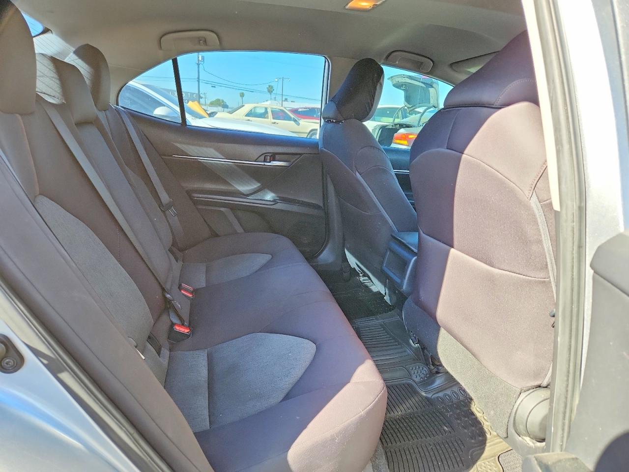 2020 TOYOTA CAMRY LE photo 10