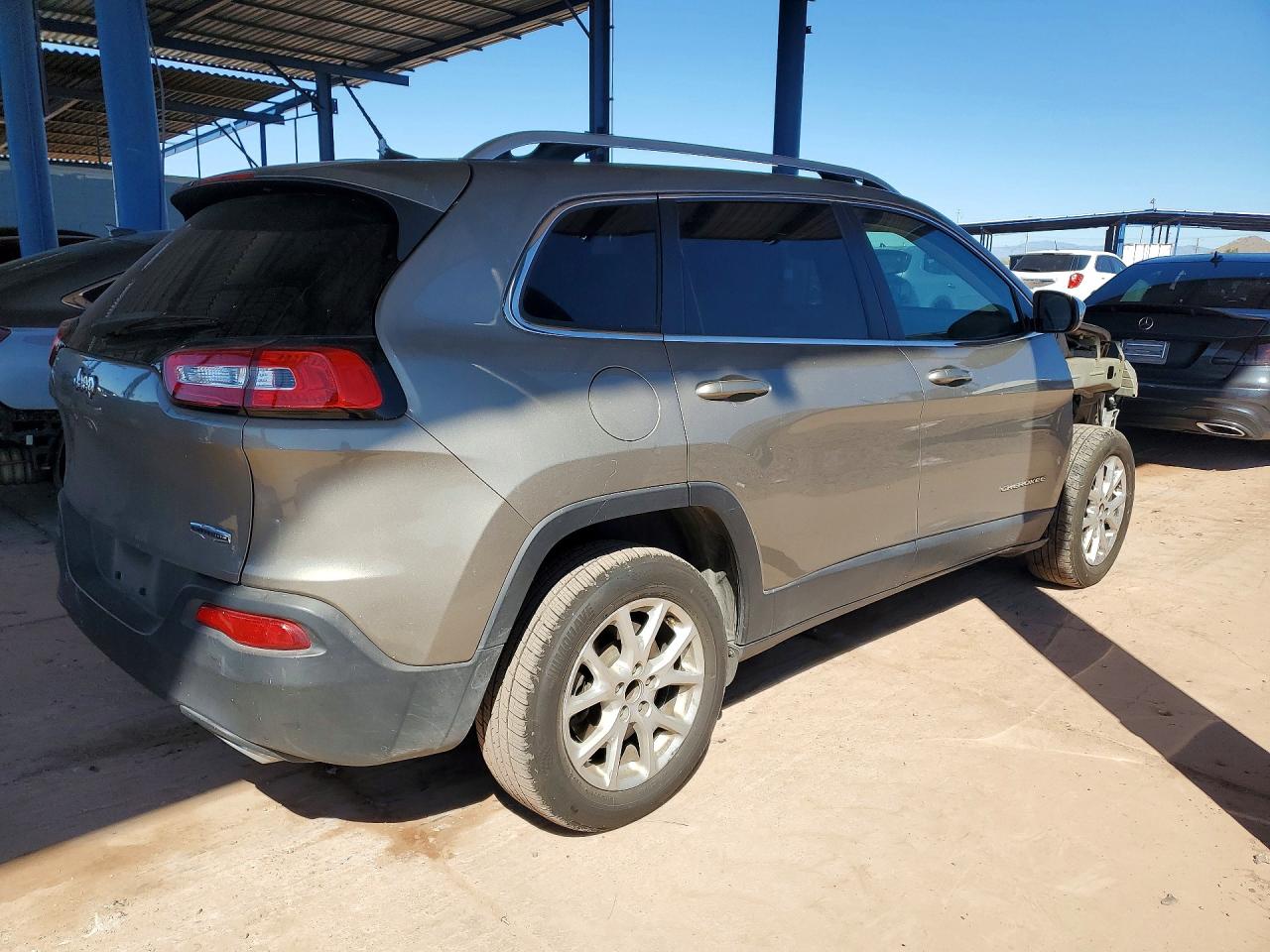 2017 JEEP CHEROKEE LATITUDE photo 5
