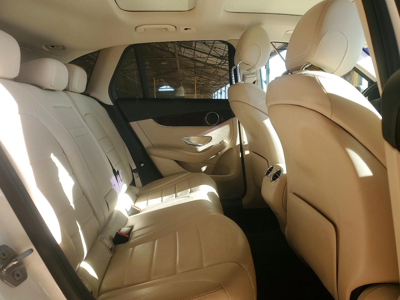 2017 MERCEDES-BENZ GLC 300 photo 10