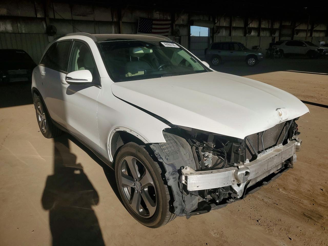 2017 MERCEDES-BENZ GLC 300 photo 4