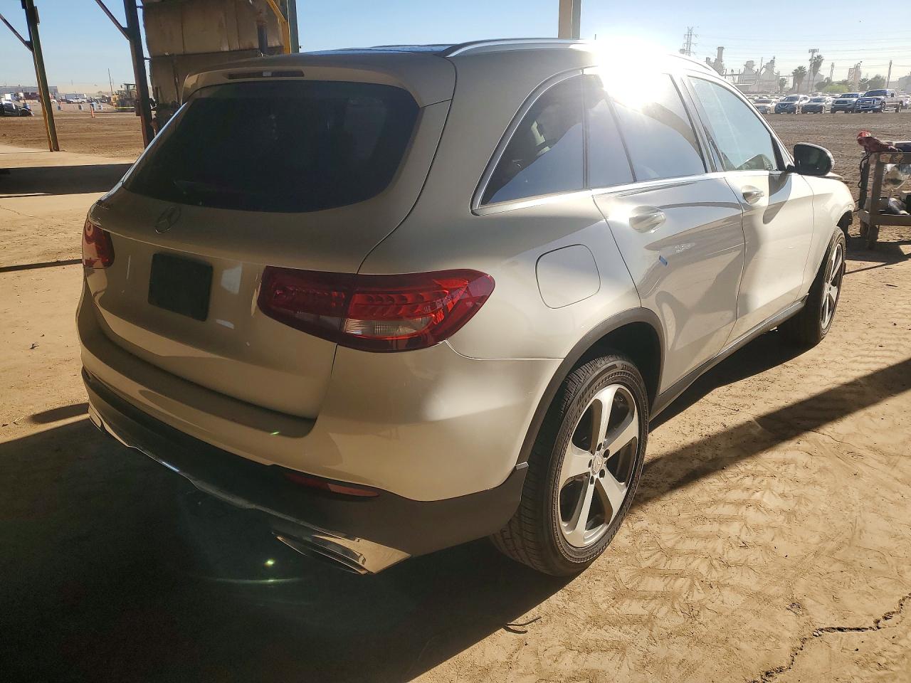 2017 MERCEDES-BENZ GLC 300 photo 3