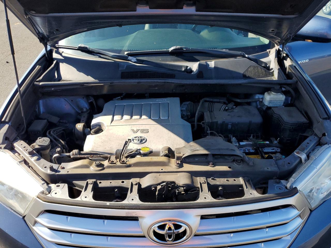 2013 TOYOTA HIGHLANDER LIMITED photo 12
