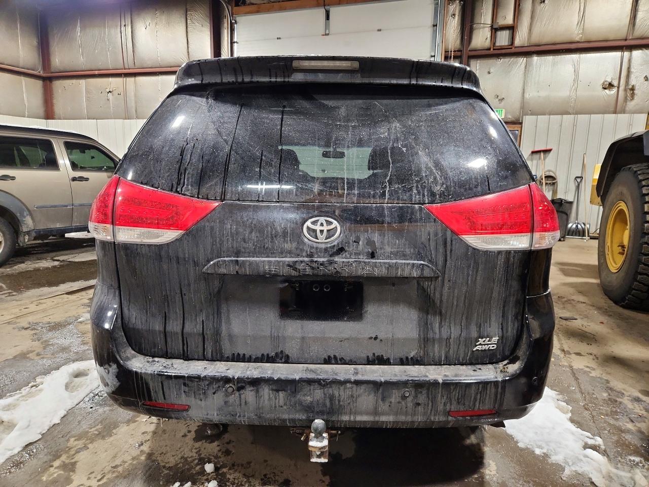 2014 TOYOTA SIENNA photo 6