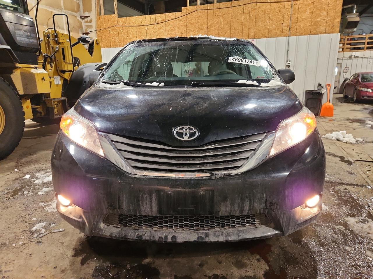 2014 TOYOTA SIENNA photo 5