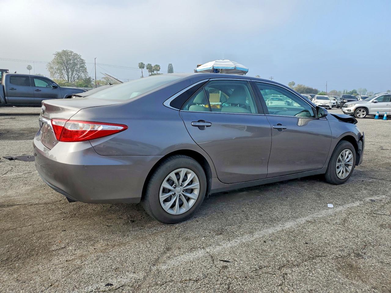 2017 TOYOTA CAMRY LE photo 5
