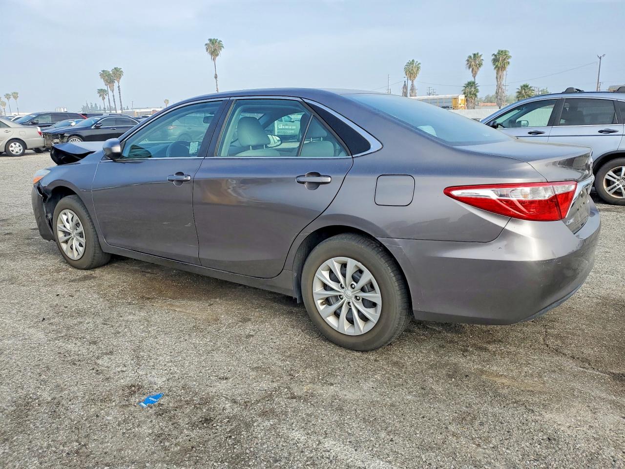 2017 TOYOTA CAMRY LE photo 3