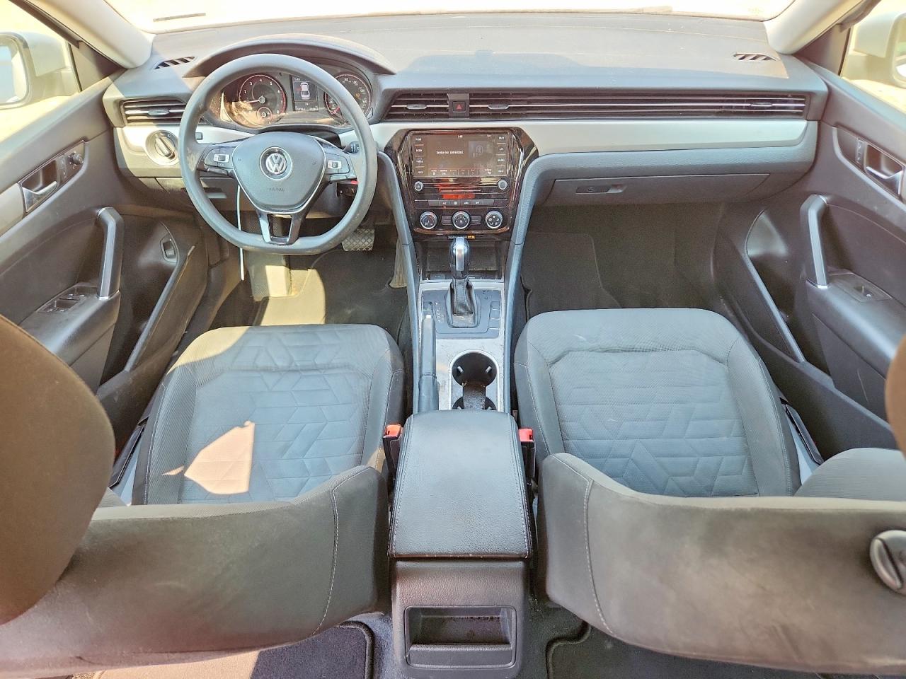 2020 VOLKSWAGEN PASSAT S photo 22