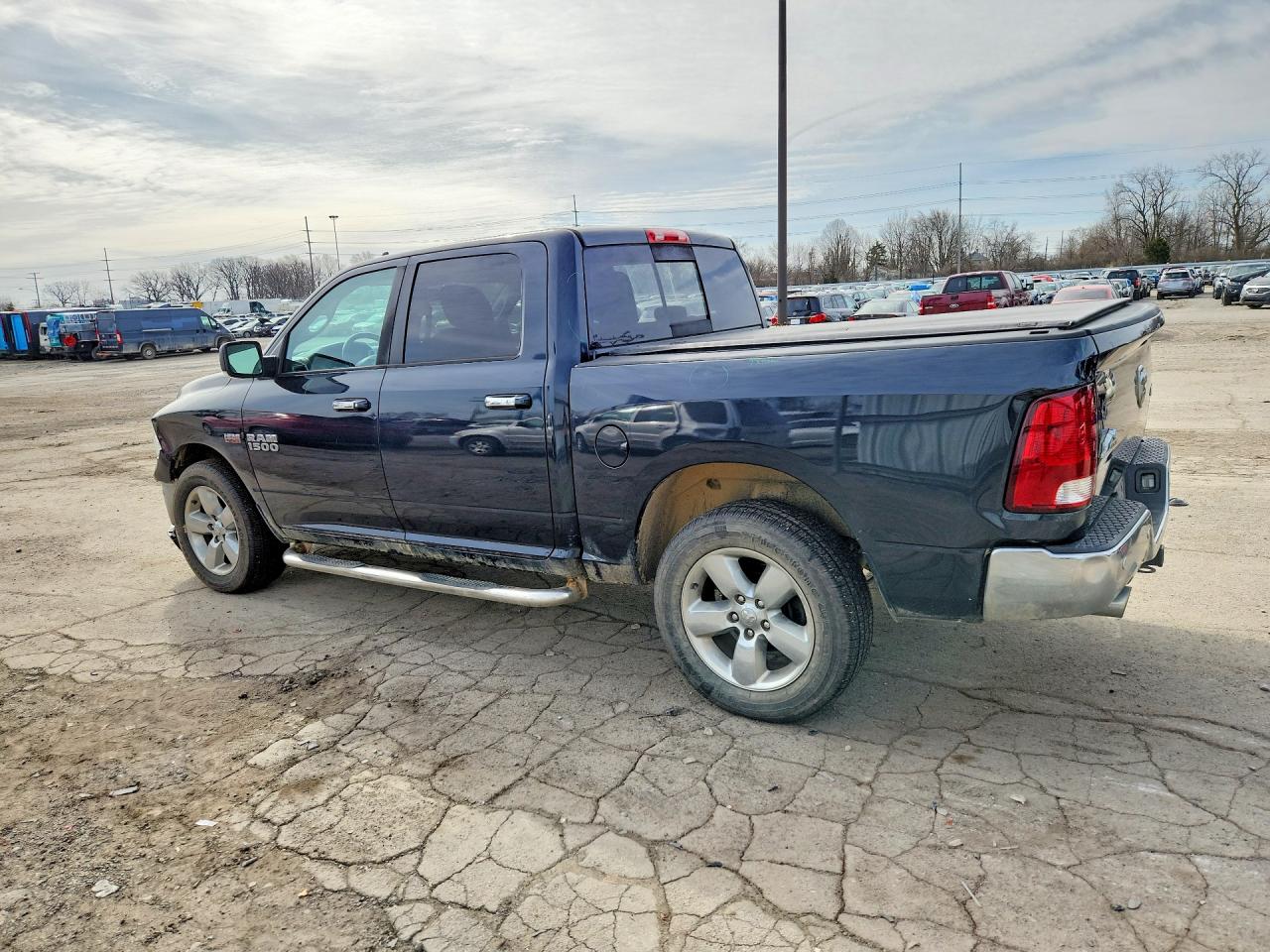 2016 RAM 1500 SLT photo 3