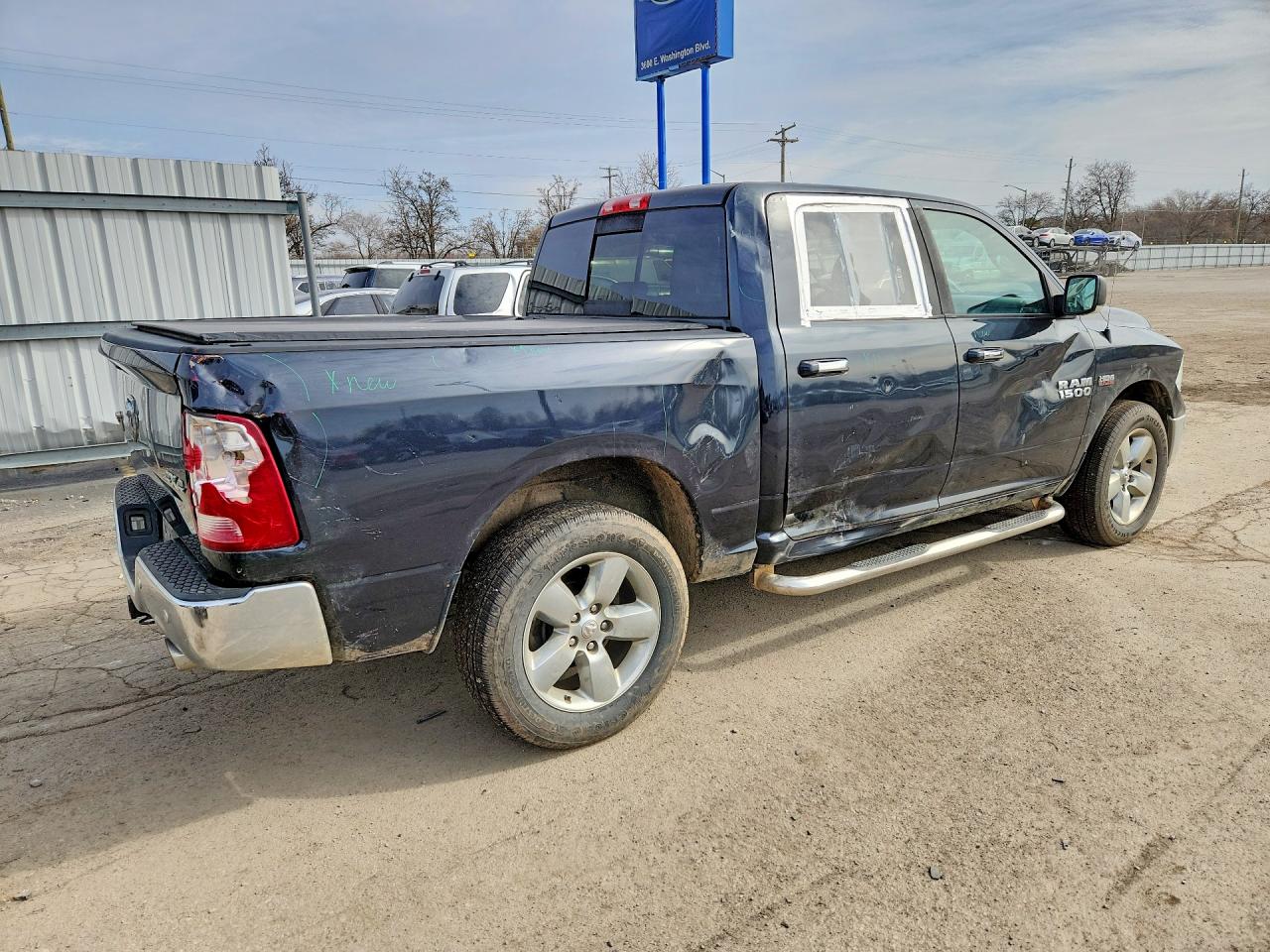 2016 RAM 1500 SLT photo 5