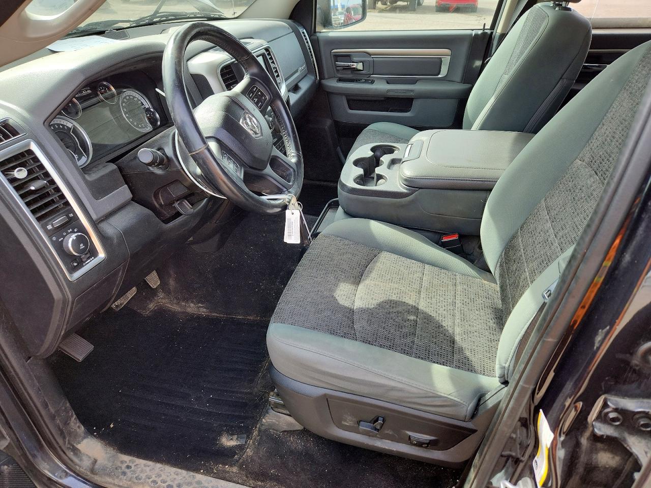 2016 RAM 1500 SLT photo 13