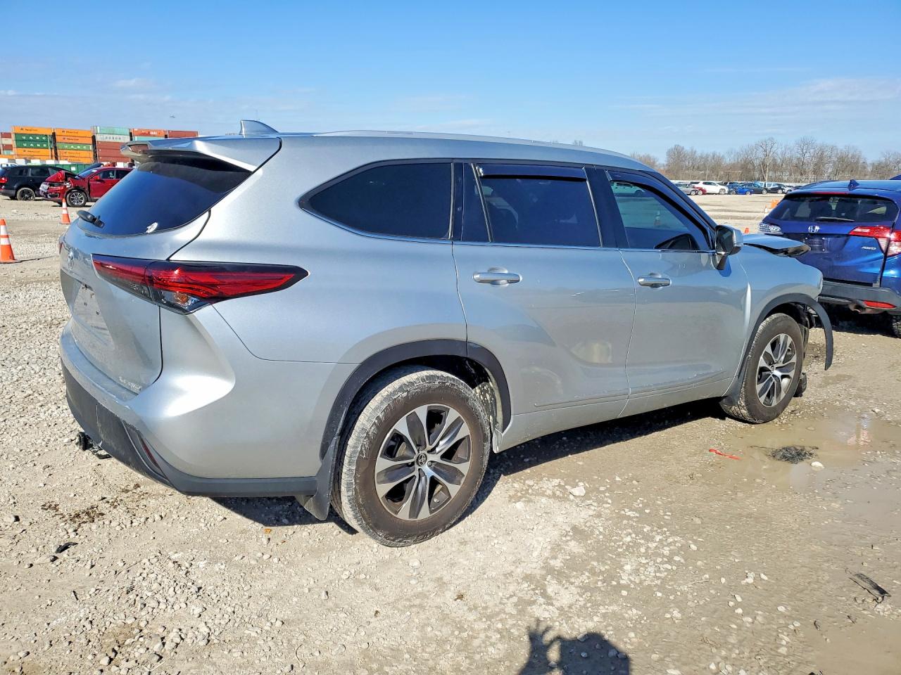2022 TOYOTA HIGHLANDER XLE photo 7