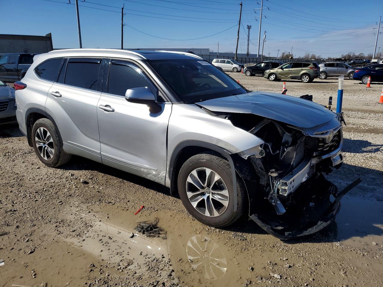2022 TOYOTA HIGHLANDER XLE photo 10