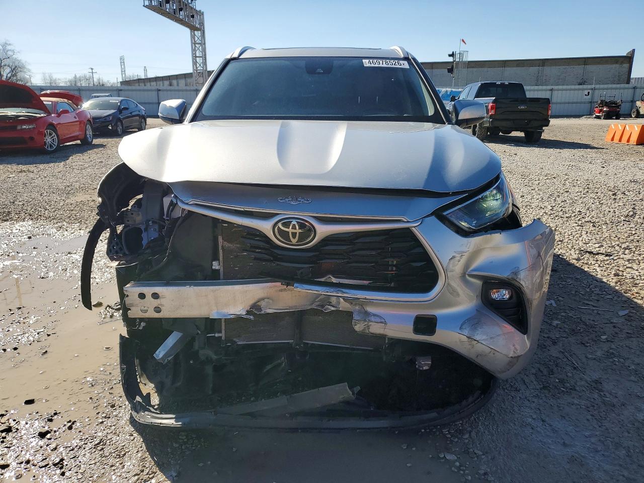 2022 TOYOTA HIGHLANDER XLE photo 13