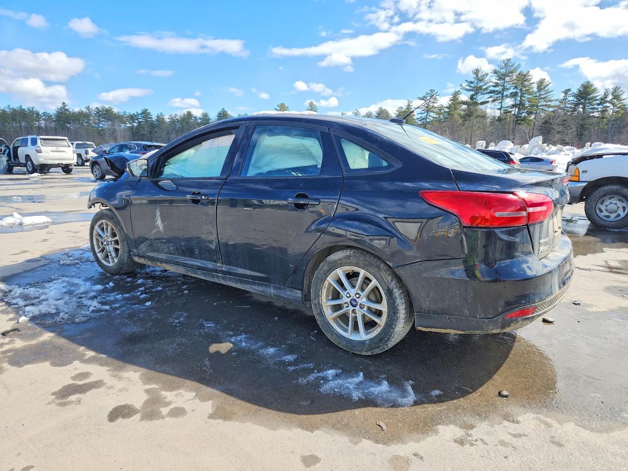 2017 FORD FOCUS SE photo 3