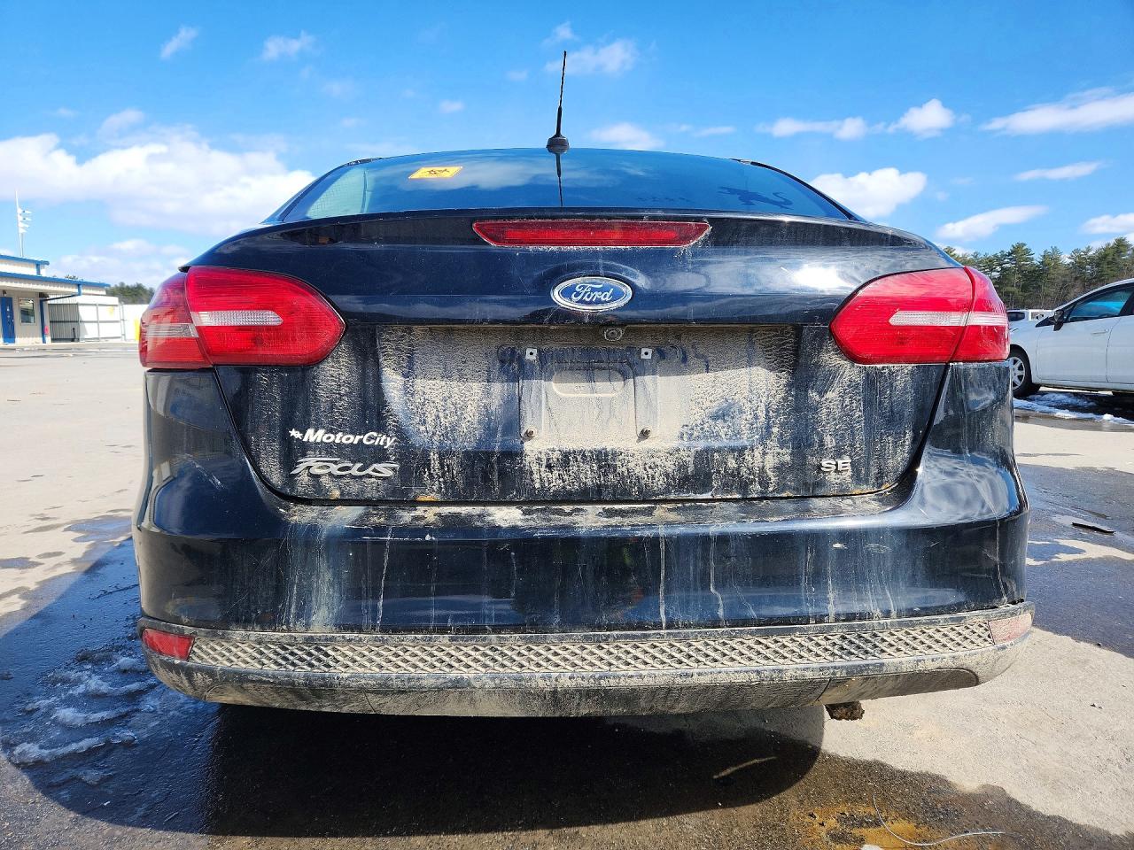2017 FORD FOCUS SE photo 11