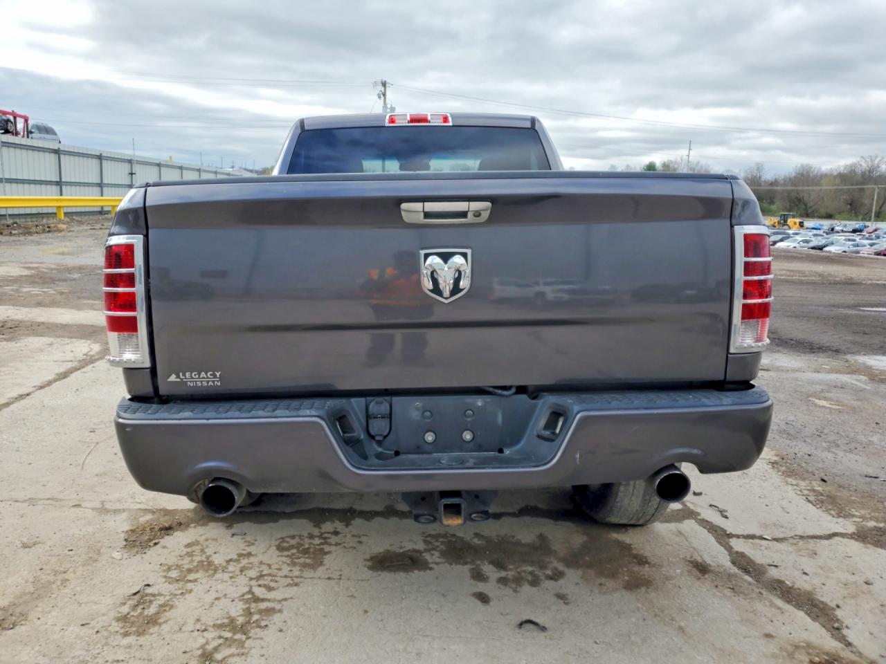 2014 RAM 1500 ST photo 16