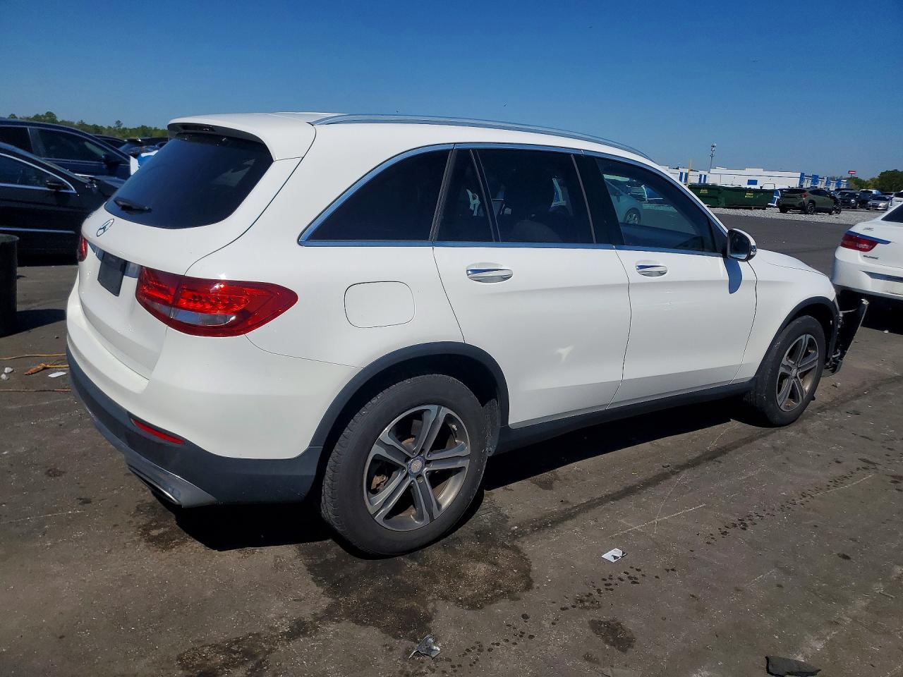 2017 MERCEDES-BENZ GLC 300 photo 3