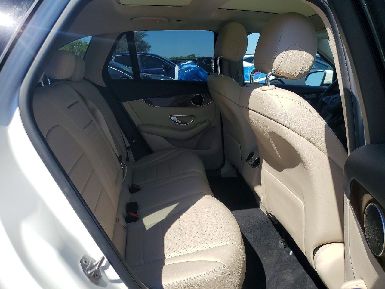 2017 MERCEDES-BENZ GLC 300 photo 11