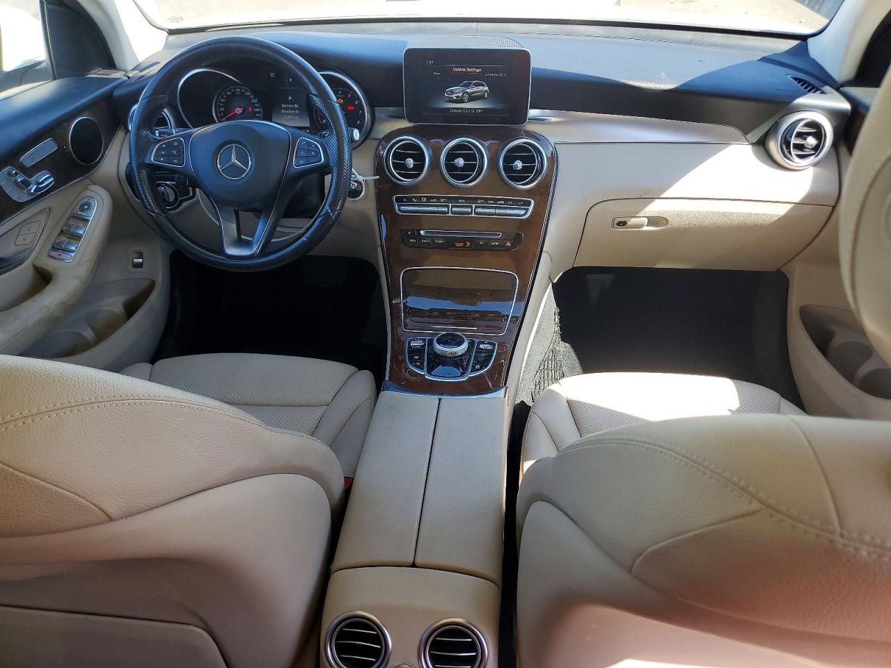 2017 MERCEDES-BENZ GLC 300 photo 8