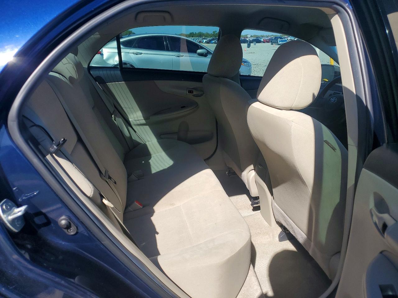 2013 TOYOTA COROLLA L photo 19