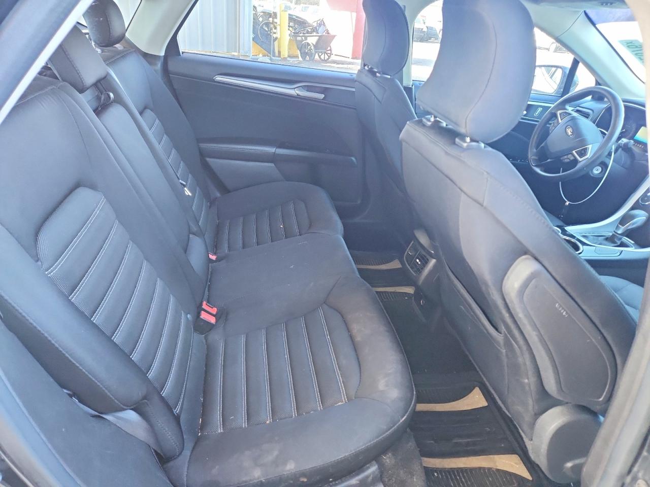 2015 FORD FUSION SE photo 19