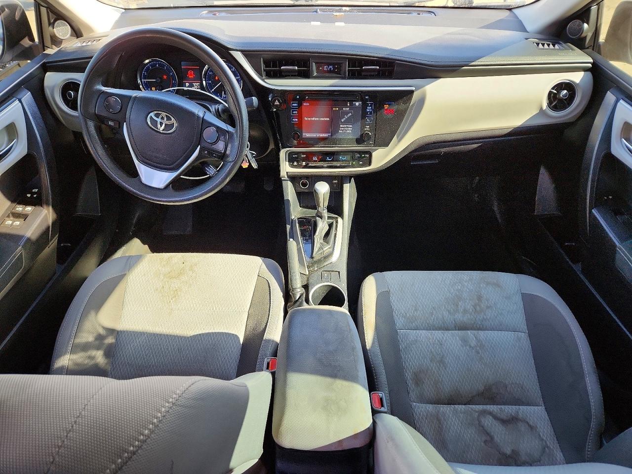 2018 TOYOTA COROLLA photo 8