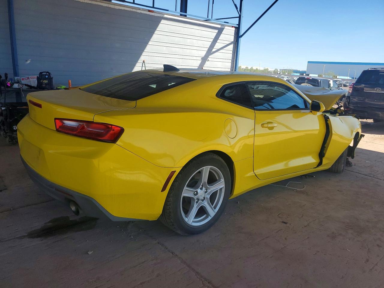 2016 CHEVROLET CAMARO LT photo 5