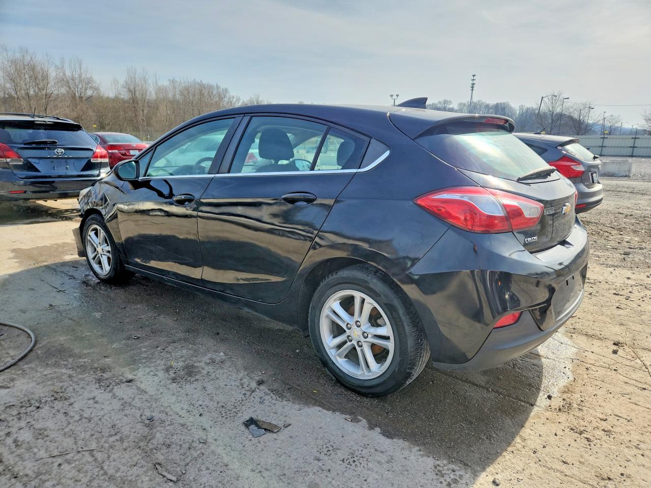 2017 CHEVROLET CRUZE LT photo 2