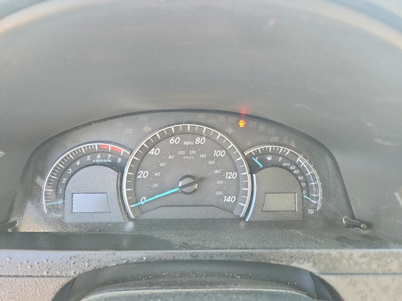 2012 TOYOTA CAMRY XLE photo 17