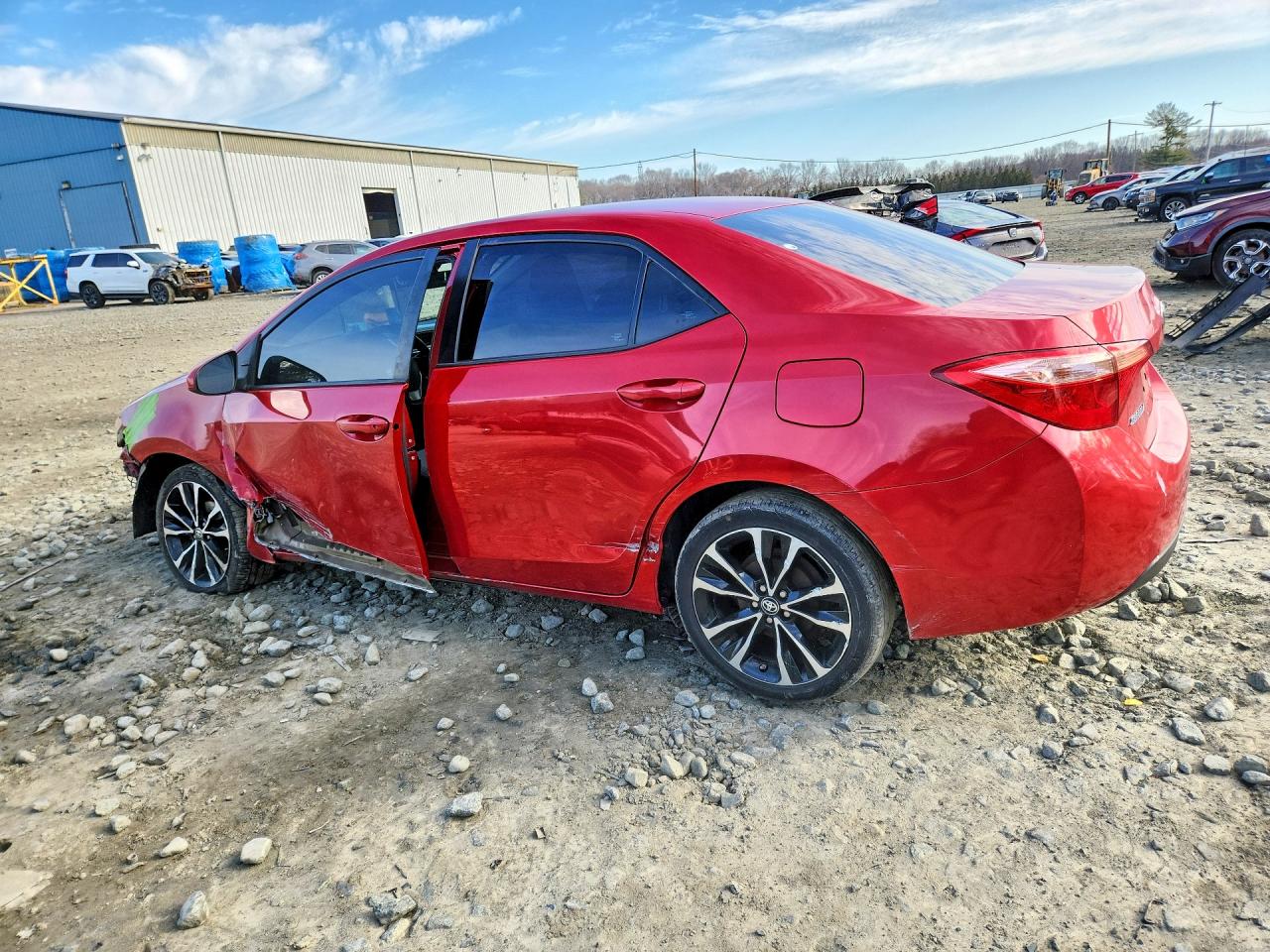 2018 TOYOTA COROLLA LE photo 3