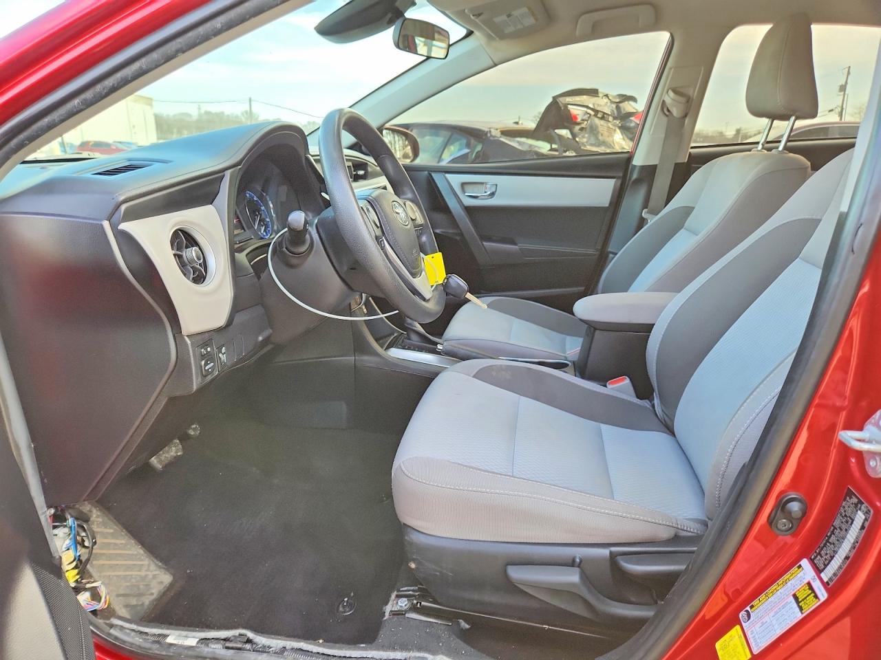 2018 TOYOTA COROLLA LE photo 13