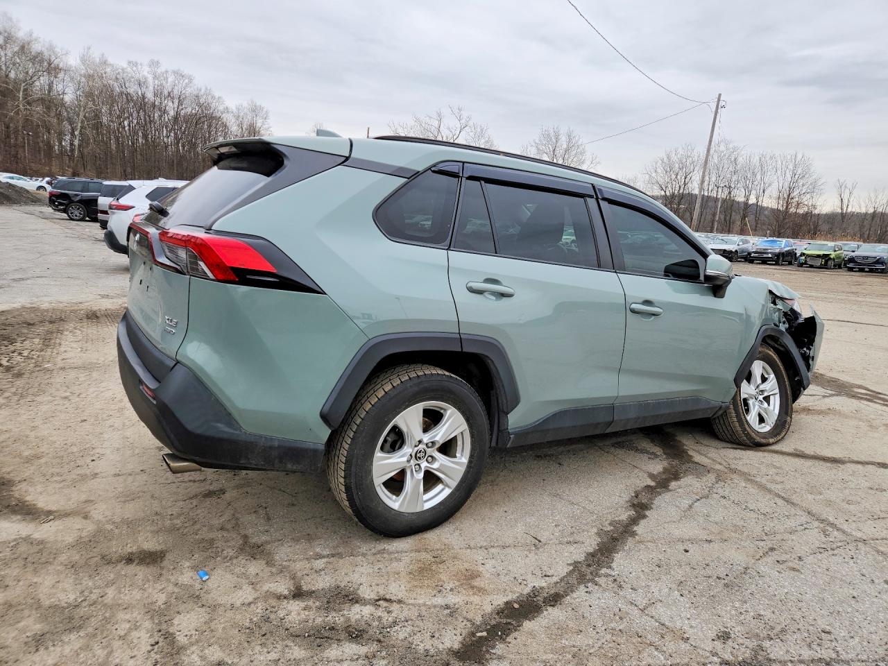2021 TOYOTA RAV4 XLE photo 3