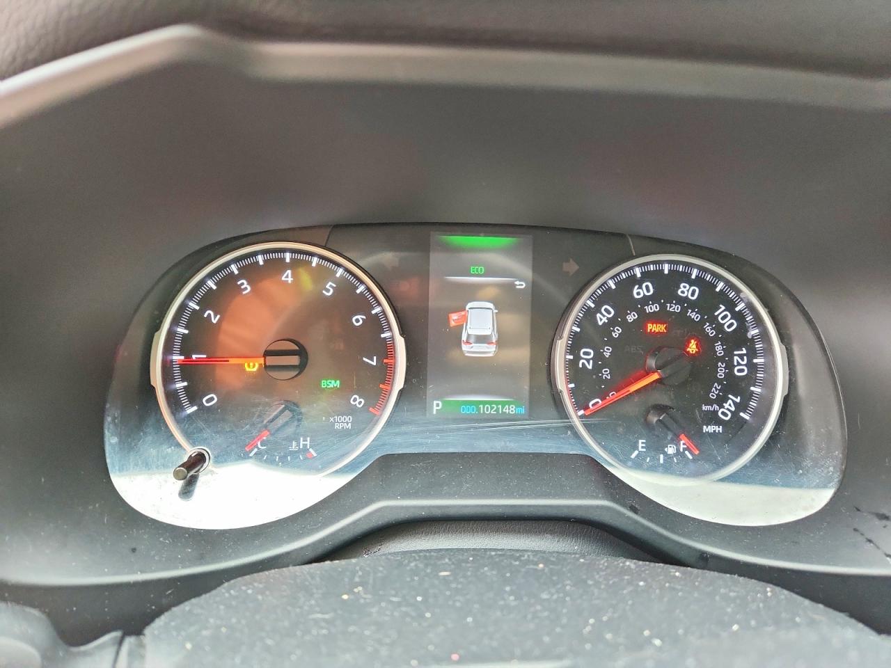 2021 TOYOTA RAV4 XLE photo 9