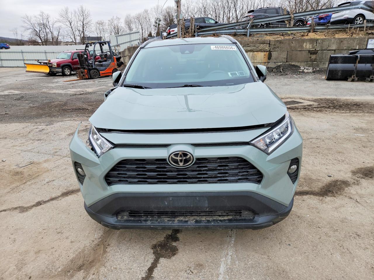 2021 TOYOTA RAV4 XLE photo 5