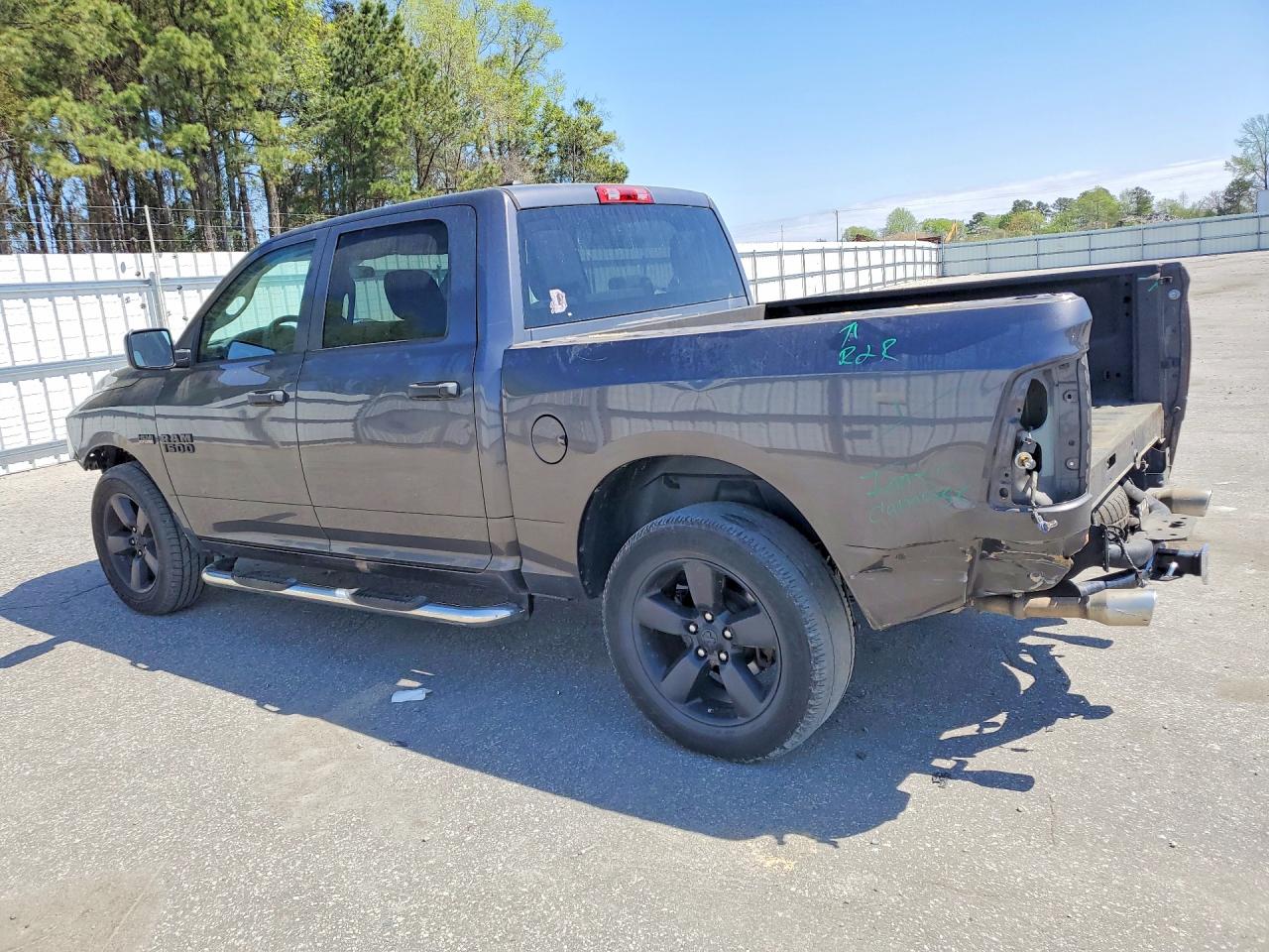 2018 RAM 1500 ST photo 4