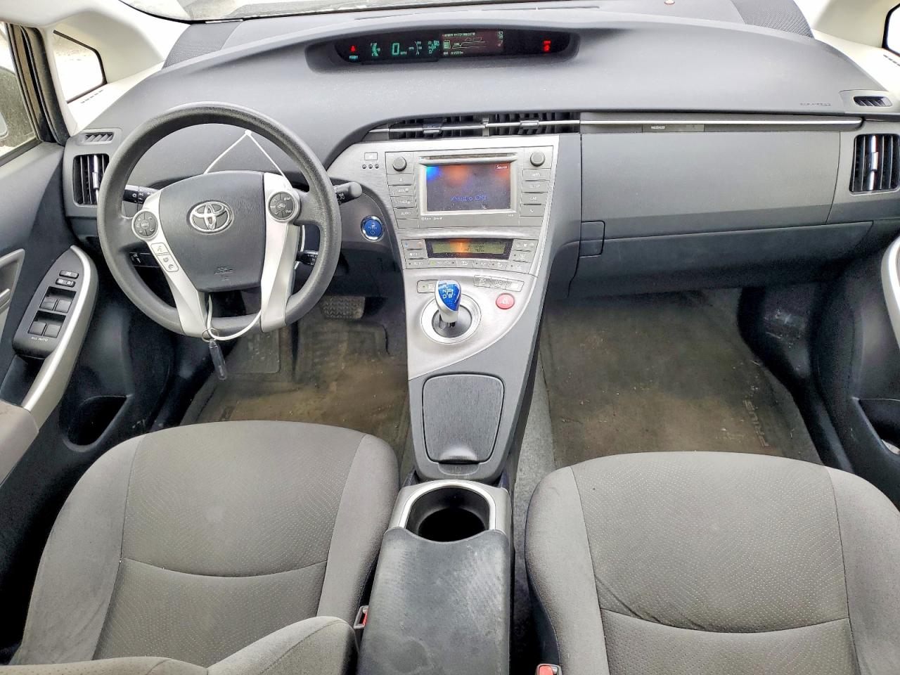 2015 TOYOTA PRIUS THREE photo 8
