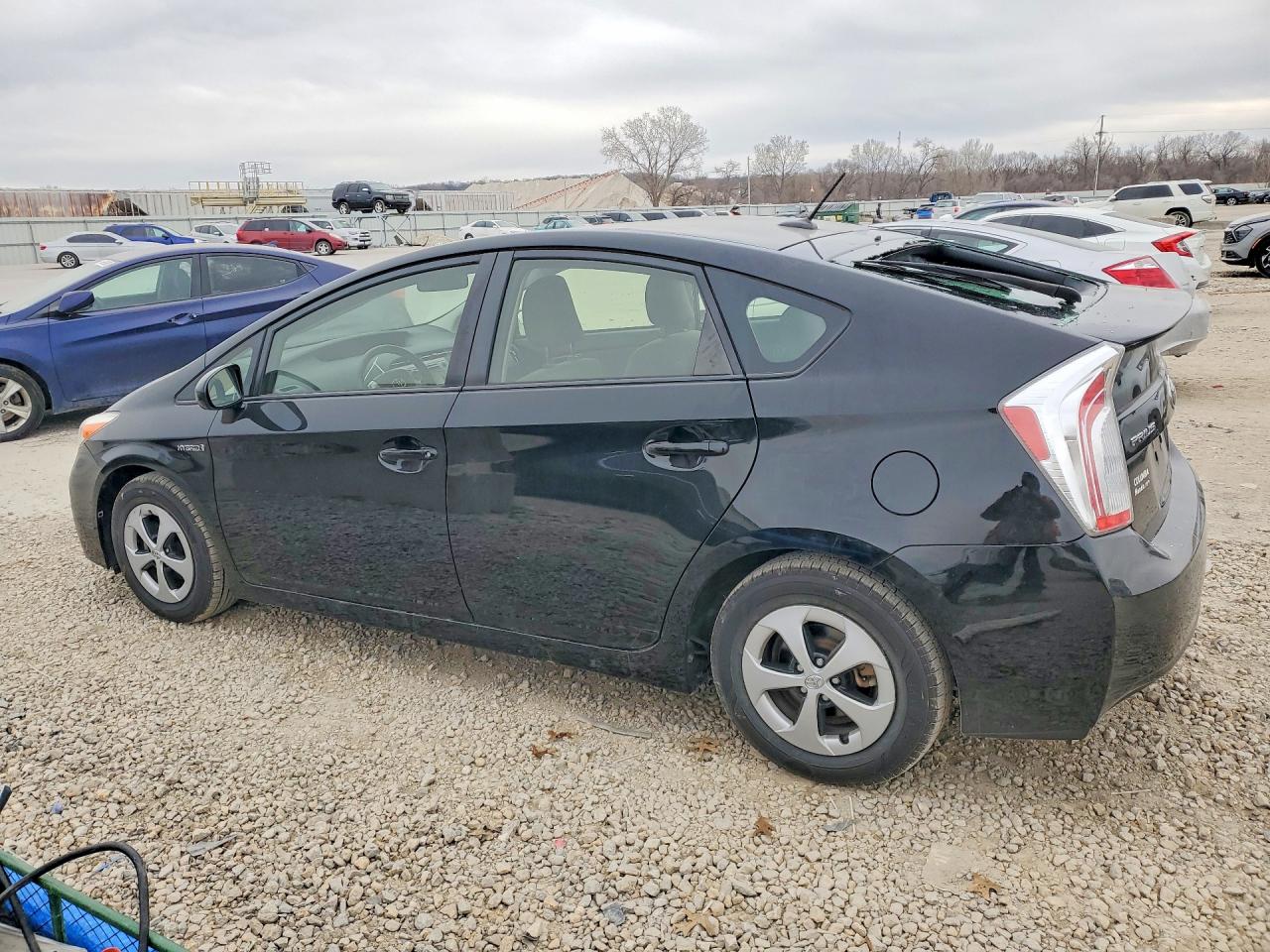 2015 TOYOTA PRIUS THREE photo 2