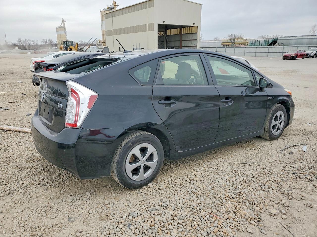 2015 TOYOTA PRIUS THREE photo 3