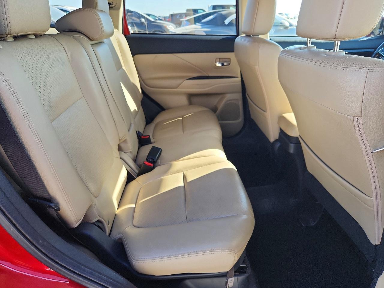 2017 MITSUBISHI OUTLANDER SE photo 11