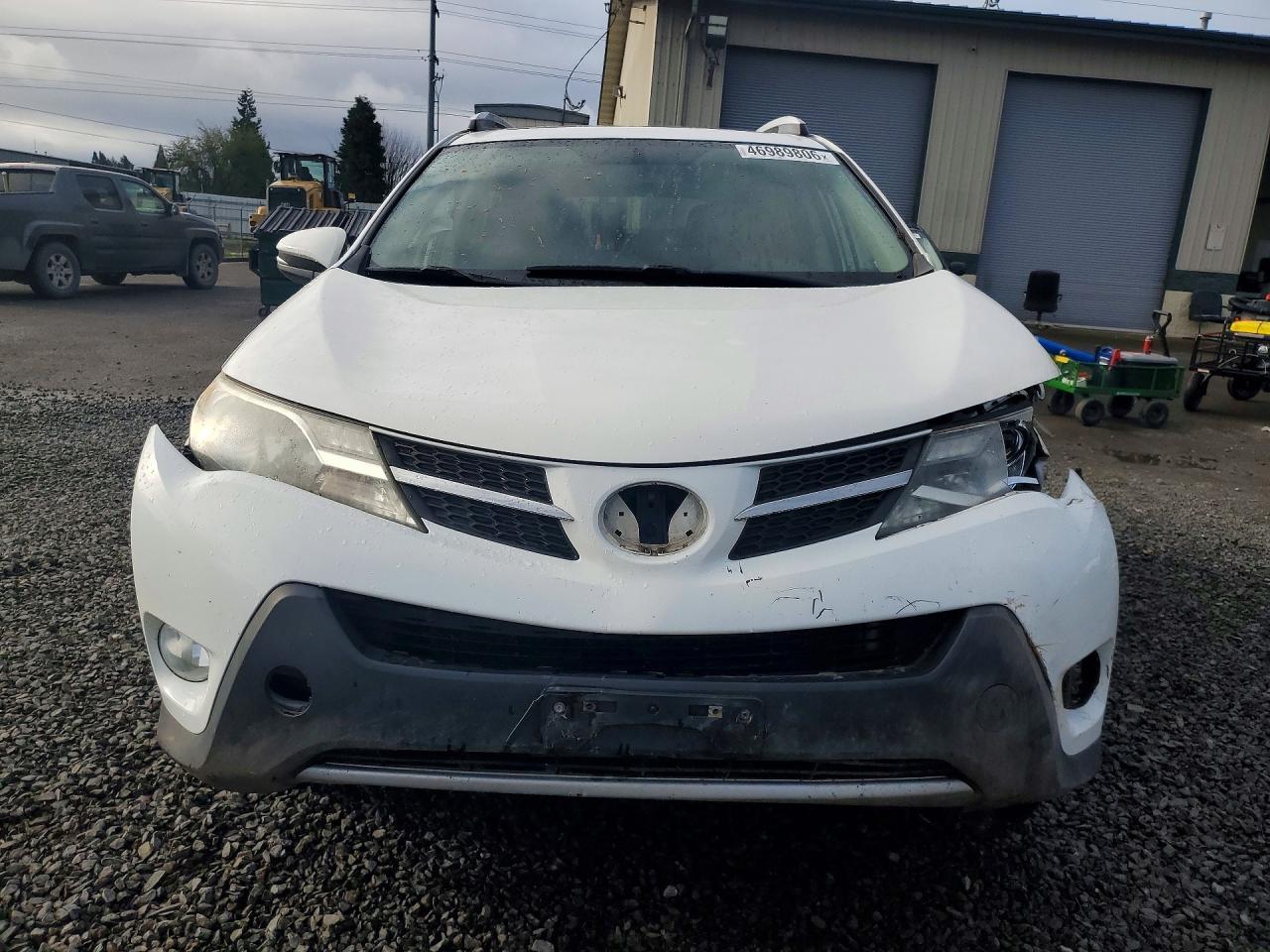 2015 TOYOTA RAV4 XLE photo 9