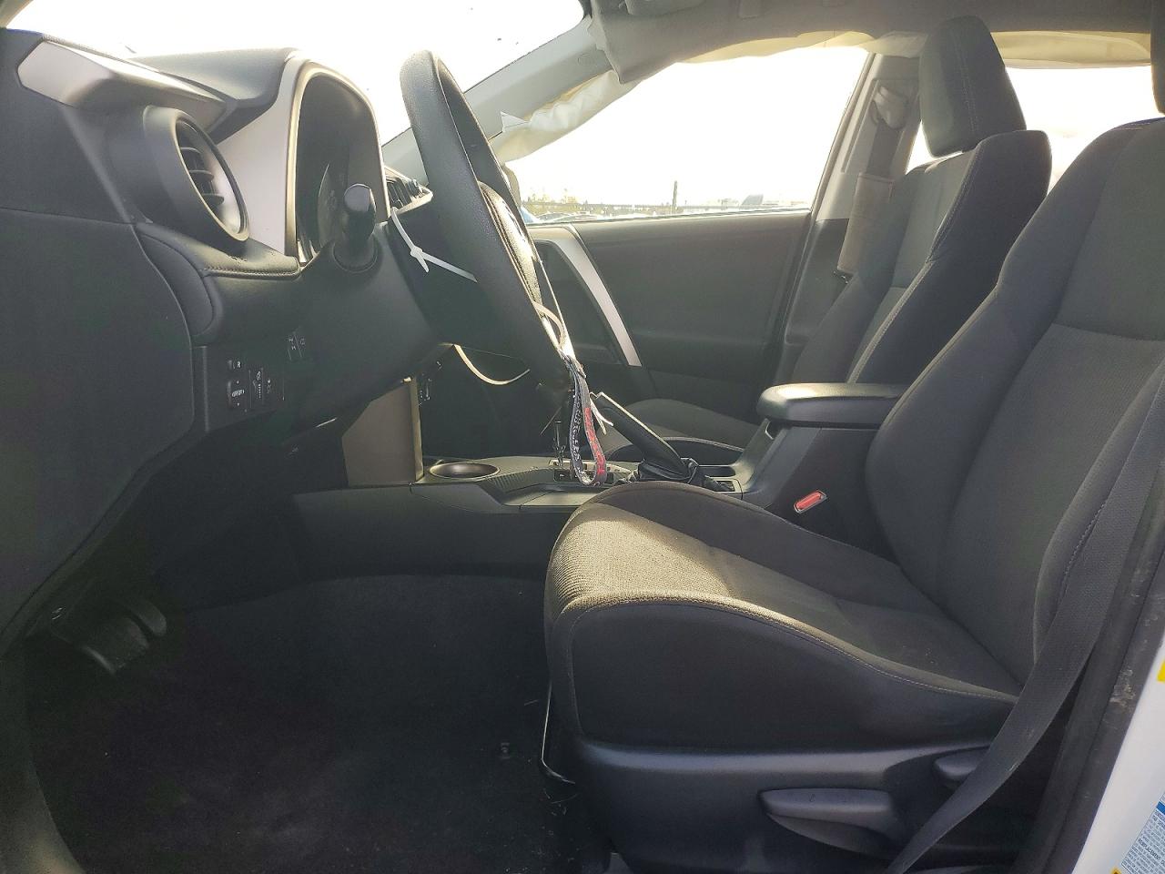 2015 TOYOTA RAV4 XLE photo 13