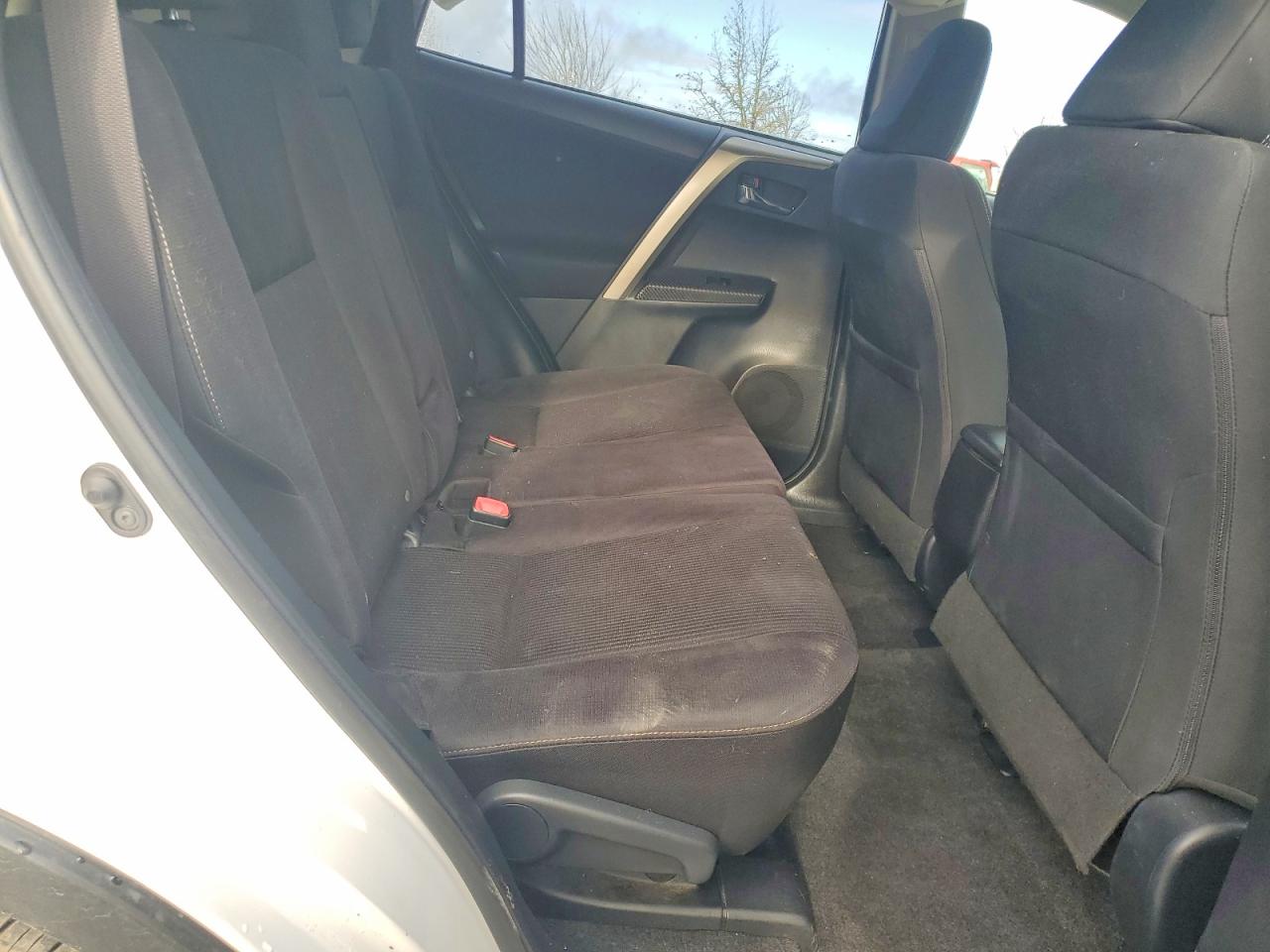 2015 TOYOTA RAV4 XLE photo 21