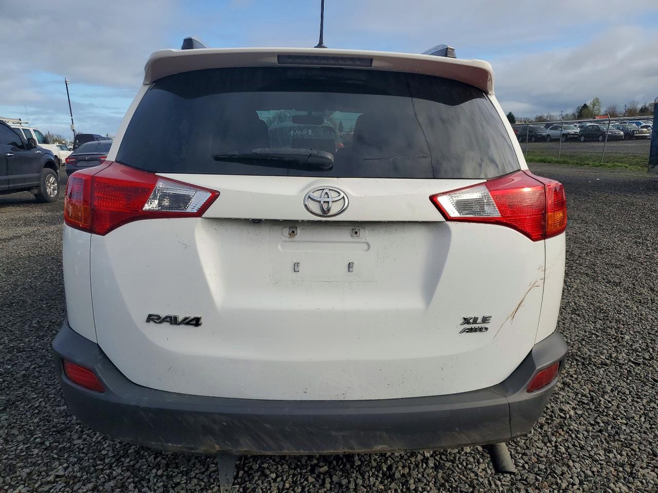 2015 TOYOTA RAV4 XLE photo 11