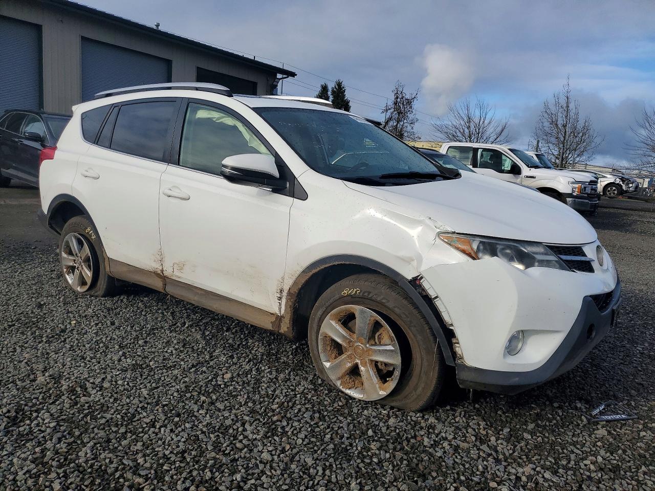 2015 TOYOTA RAV4 XLE photo 7
