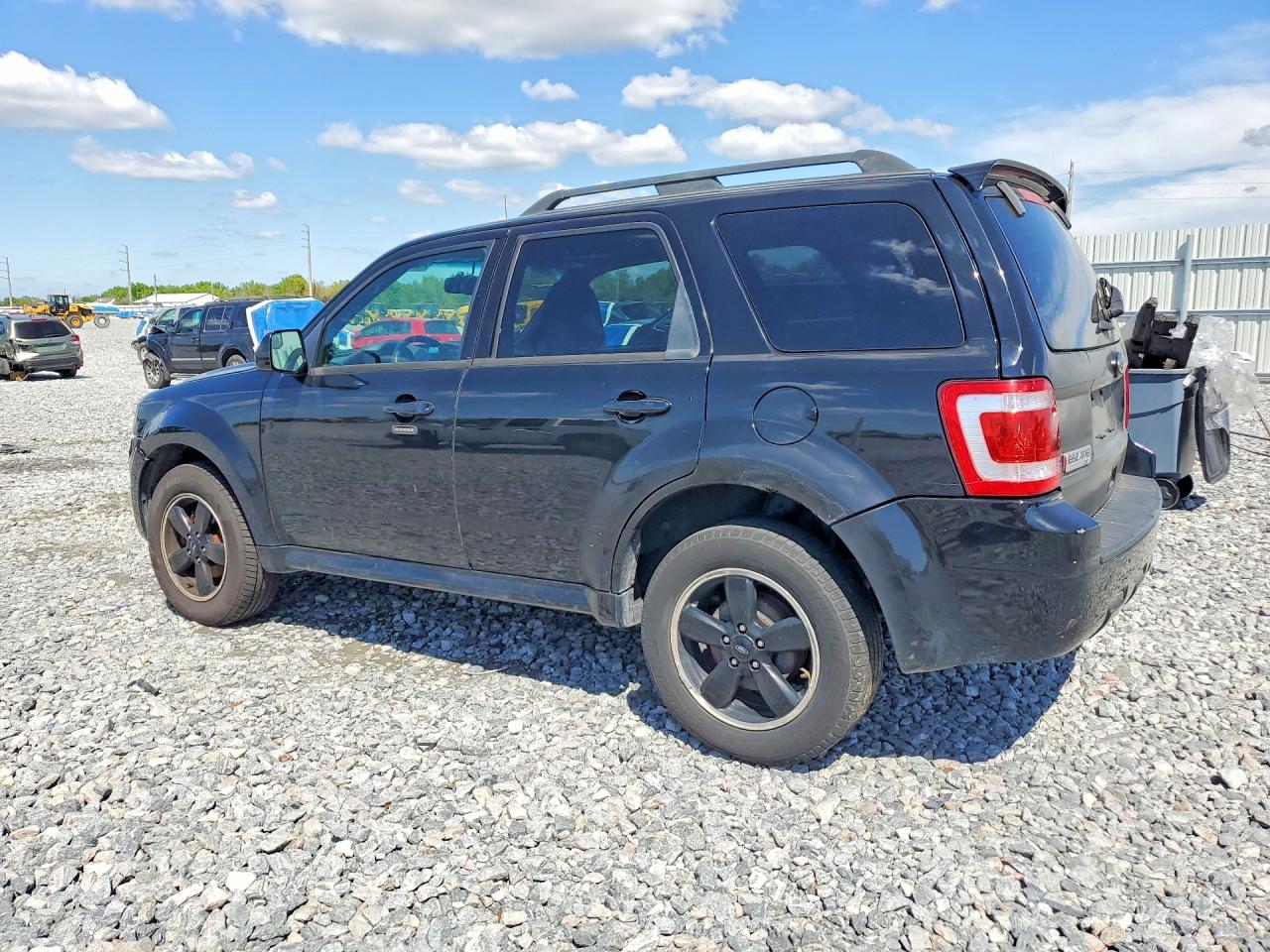 2012 FORD ESCAPE XLT photo 2