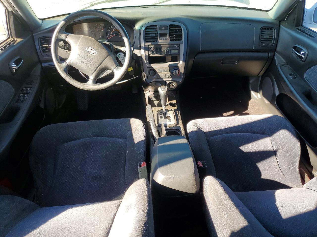 2002 HYUNDAI SONATA BASE photo 15